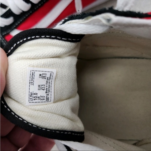 VANS - Picture 4 of 5